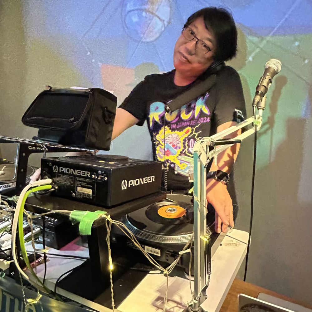DJ Moritaku performing